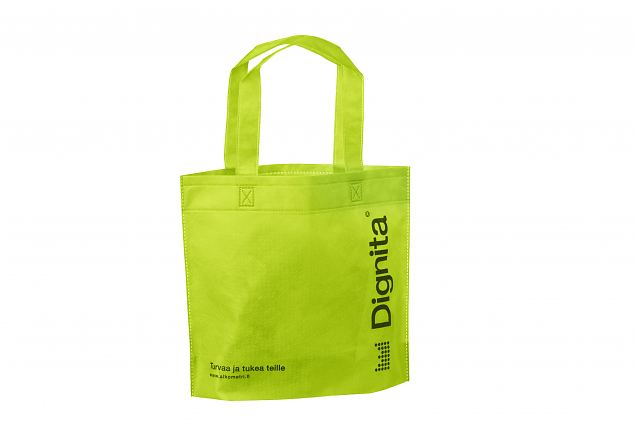 Grna non woven-kassar med egen logo. Minsta orderantal med personligt tryck r 50 st. Frakt til