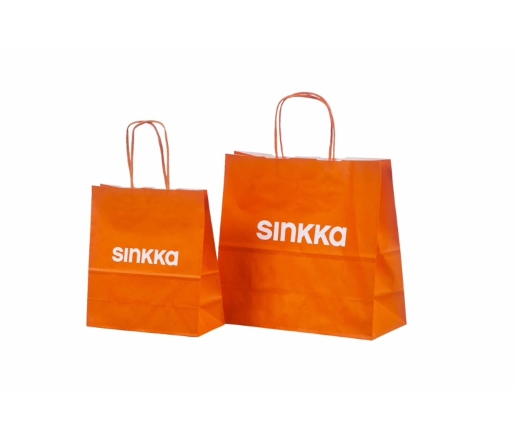 Oranssit paperikassit painatuksella