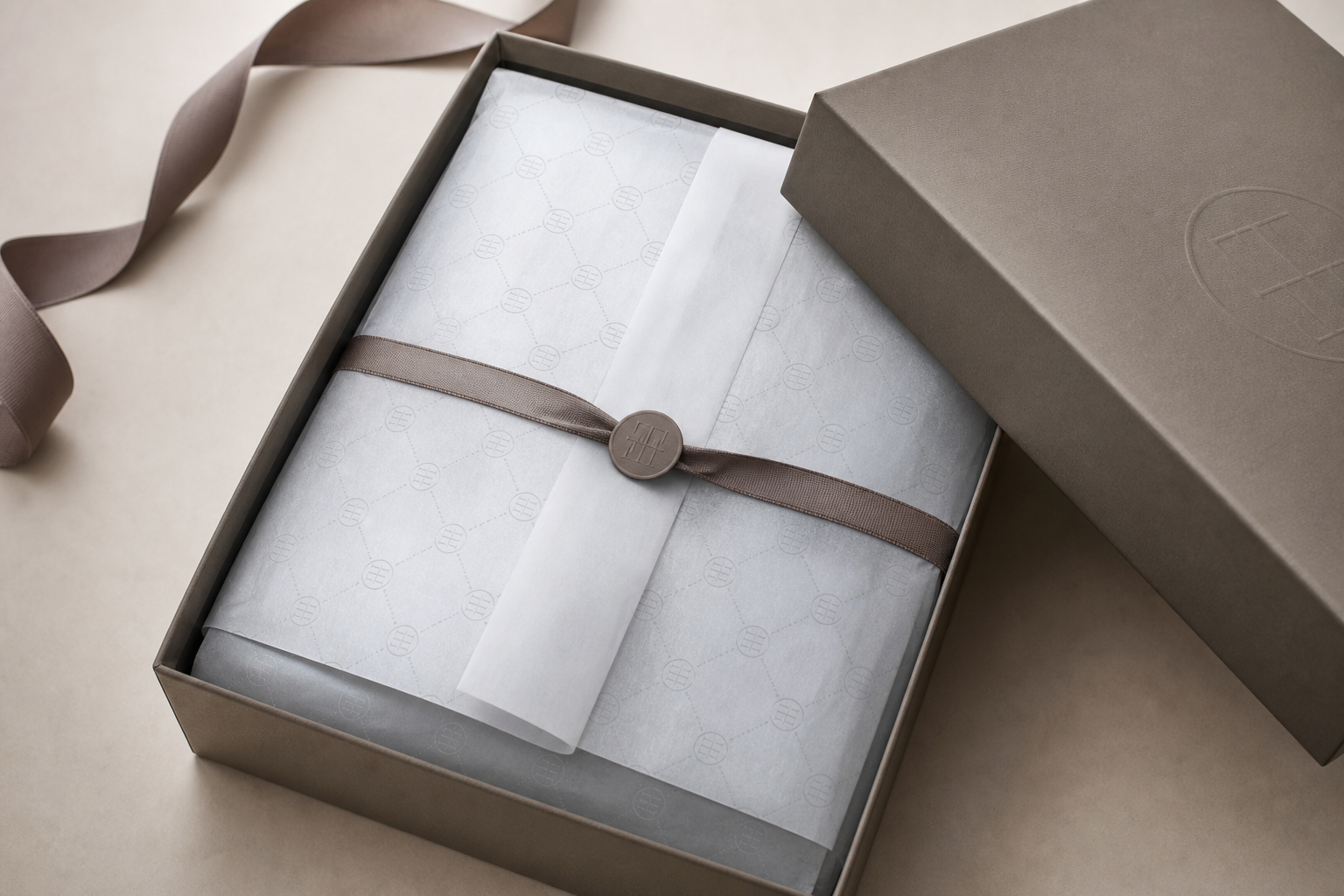 Silkkipaperiin kääritty tuote